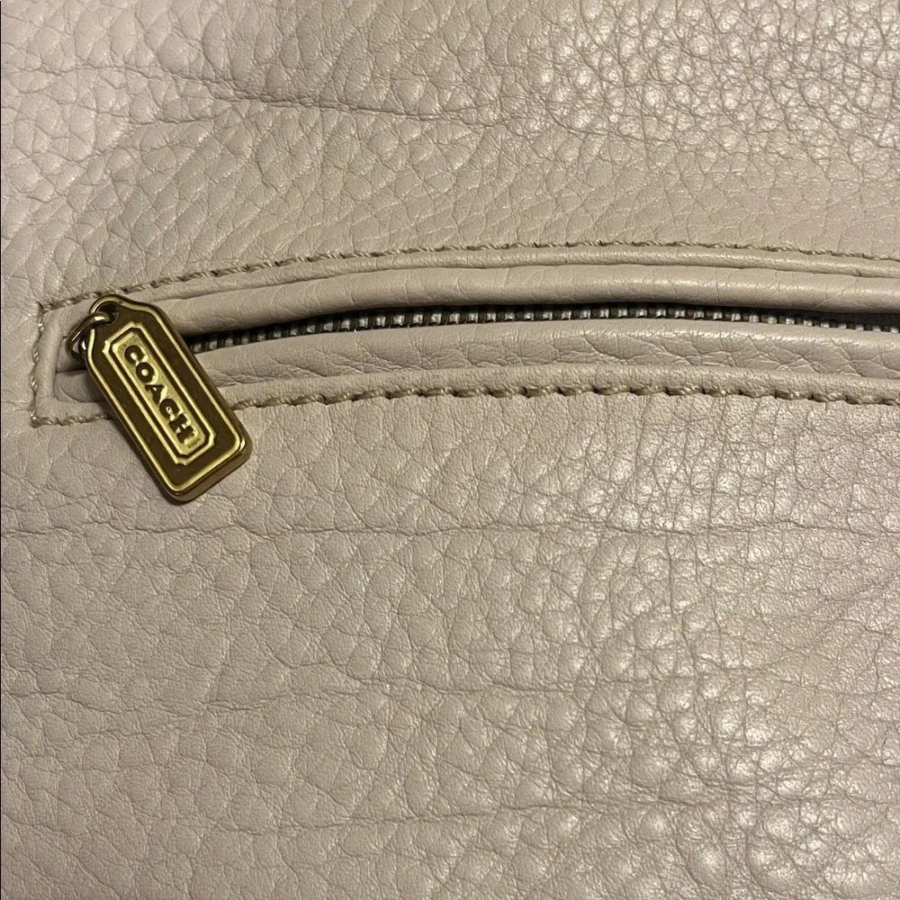Vintage Coach Sonoma Cream Sling/Shoulder Bag  NWOT! Soft, Pebbled Leather - Picture 3 of 10